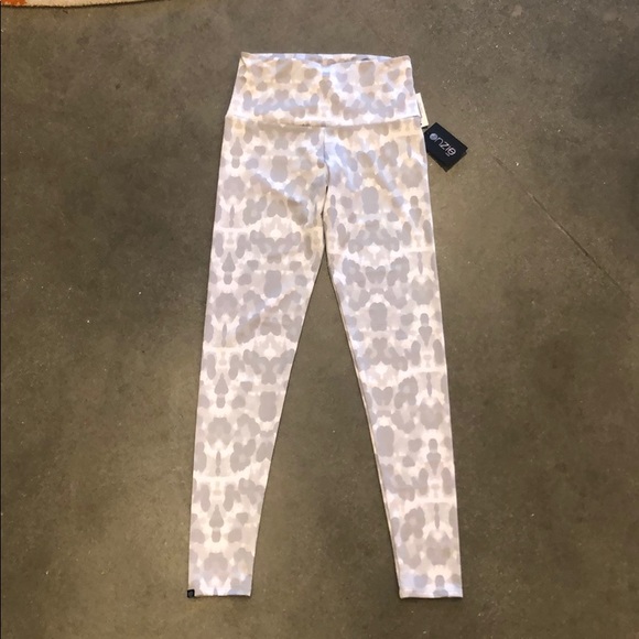 Onzie Pants - Snow leopard leggings by Onzie